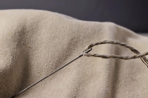 ręcznie haftowane detale